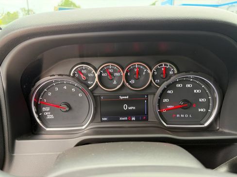Used 2021 Chevrolet Silverado 1500 LT AWD/4WD image 31