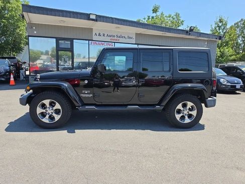 Used 2017 Jeep Wrangler Unlimited Sahara AWD/4WD image 4