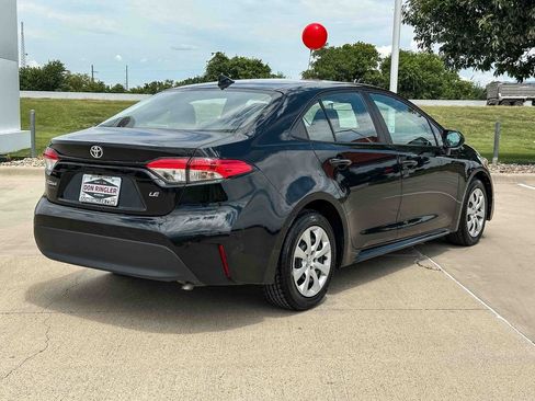 Used 2025 Toyota Corolla LE FWD image 3
