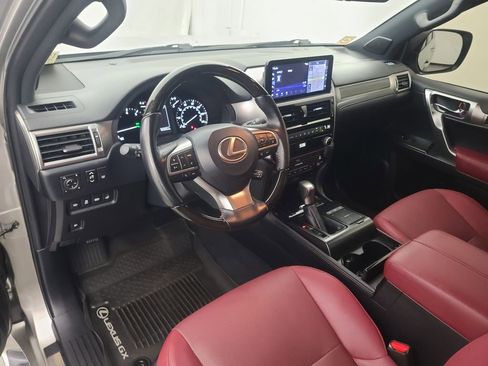 Used 2023 Lexus GX 460 Premium w/ Accessory Package image 26