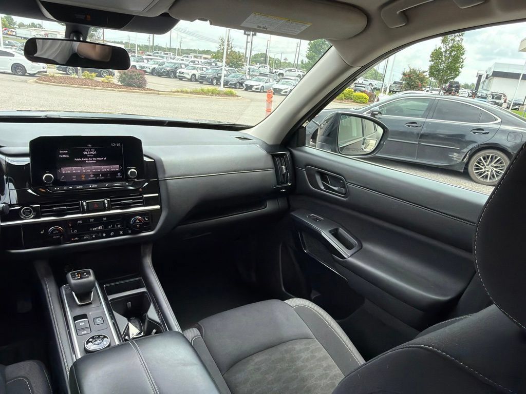 Used 2024 Nissan Pathfinder SV AWD/4WD image 29
