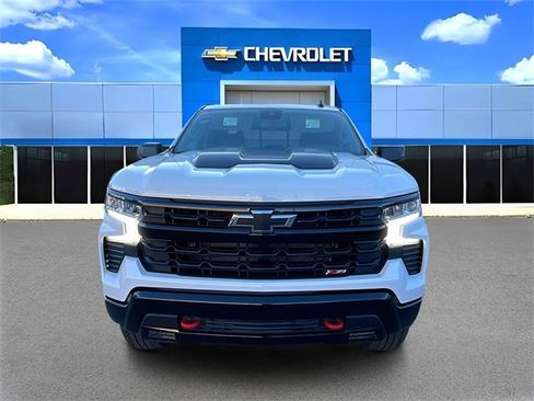 Used 2025 Chevrolet Silverado 1500 LT Trail Boss w/ Convenience Package II image 8