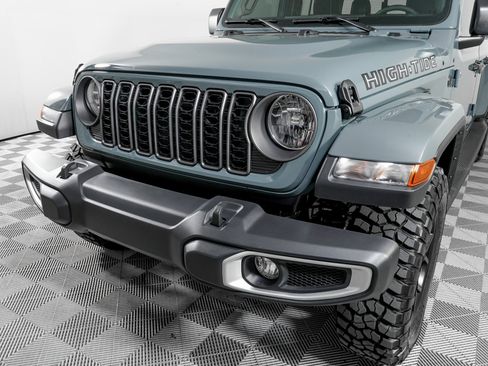 Used 2025 Jeep Gladiator Sport image 27