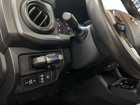 Certified 2018 Toyota Tacoma TRD Off-Road image 13
