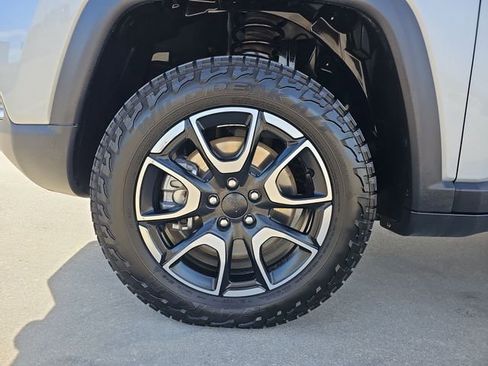 Used 2024 Jeep Compass Trailhawk image 32