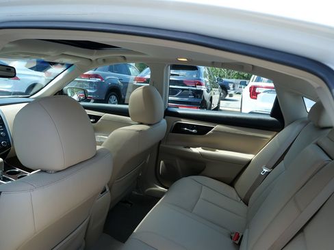 Used 2013 Nissan Altima 2.5 SL FWD image 21