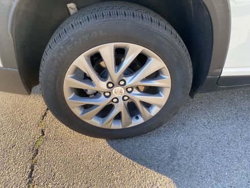 Used 2025 Buick Enclave Preferred image 5