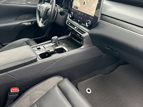 Used 2024 Lexus RX 450h AWD w/ Luxury Package image 13