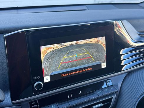 Used 2025 Toyota Camry SE image 17