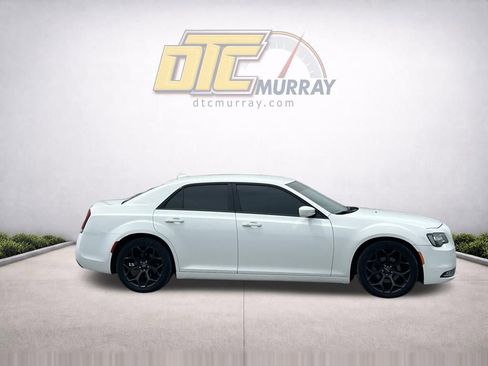 Used 2019 Chrysler 300 S RWD image 2