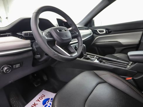 Used 2024 Jeep Compass Limited image 10