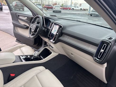 Certified 2023 Volvo XC40 B5 Plus w/ Driver Assist Package AWD/4WD image 40