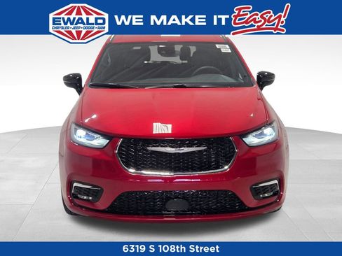 New 2026 Chrysler Pacifica Select image 13