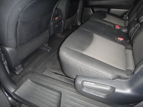 Used 2020 Nissan Pathfinder S image 10