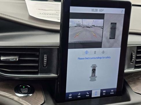 Used 2020 Ford Explorer Platinum w/ Premium Technology Package image 18