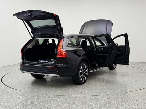 New 2026 Volvo V60 B5 Cross Country Ultra w/ Climate Package AWD/4WD image 11