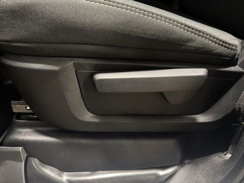 Used 2024 RAM 2500 Tradesman w/ Chrome Appearance Group image 15