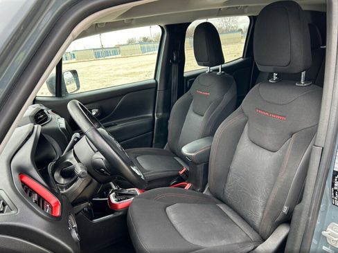 Used 2018 Jeep Renegade Trailhawk w/ Cold Weather Group II image 12