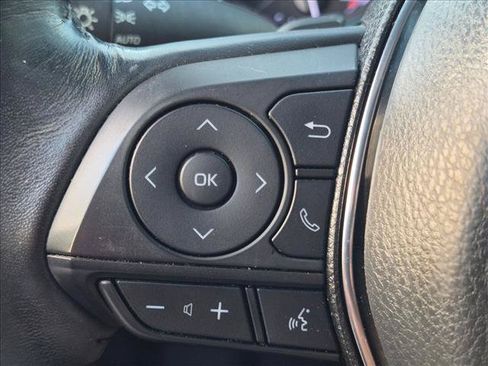 Used 2020 Toyota Camry SE w/ Sunroof Package FWD image 11