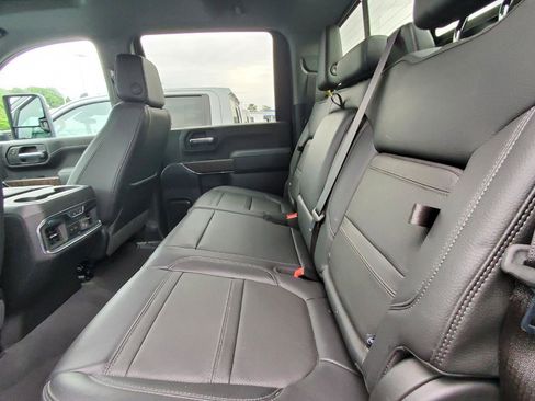Used 2023 GMC Sierra 3500 Denali w/ Denali Black Diamond Edition AWD/4WD image 5