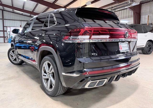Used 2024 Volkswagen Atlas Cross Sport SEL R-Line AWD/4WD image 5