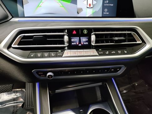Used 2022 BMW X7 xDrive40i w/ Cold Weather Package image 26