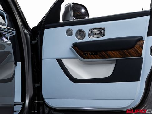 Used 2022 Rolls-Royce Cullinan image 23