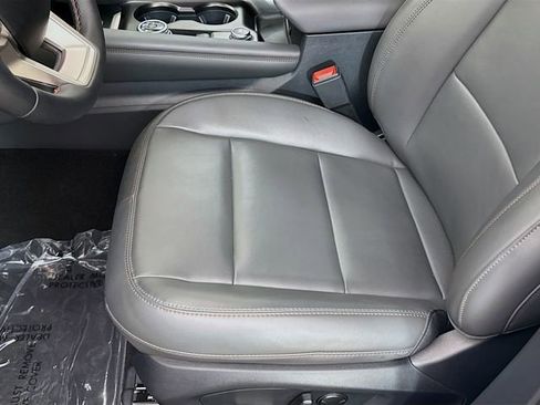 Used 2025 Ford Explorer Active w/ Active Comfort Package image 19