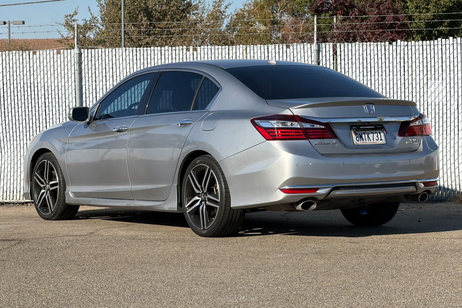 Used 2017 Honda Accord Touring image 5