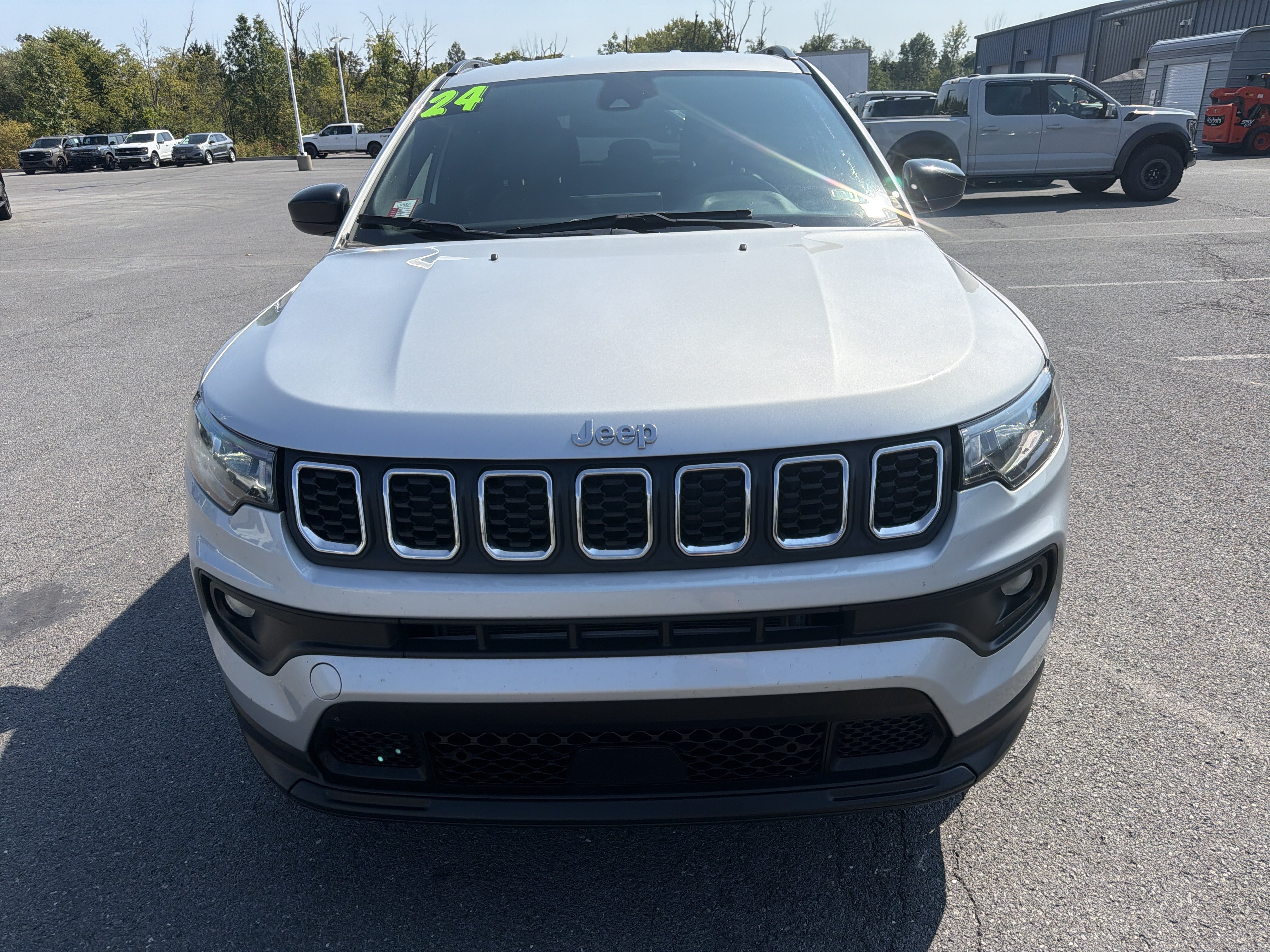 Used 2024 Jeep Compass Latitude AWD/4WD image 9