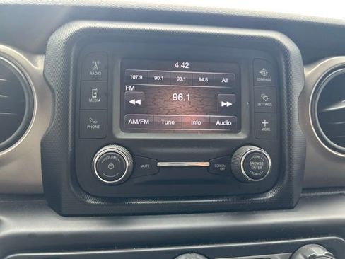 Used 2020 Jeep Wrangler Sport AWD/4WD image 12