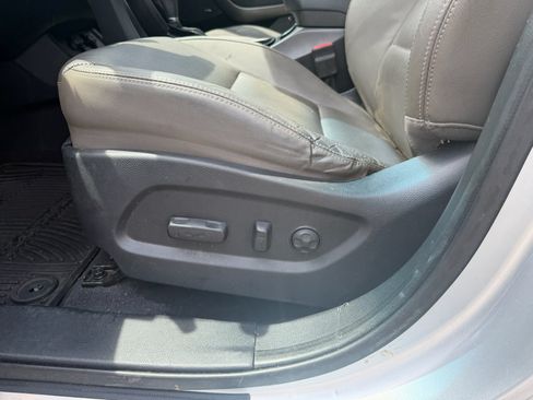 Used 2017 Hyundai Santa Fe Sport w/ 2.4L Tech Package 04 FWD image 10