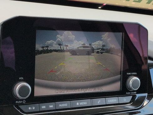 Used 2024 Nissan Pathfinder SV FWD image 22
