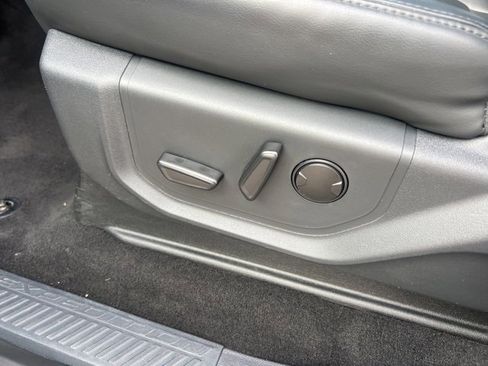 Certified 2024 Ford Expedition XLT image 22