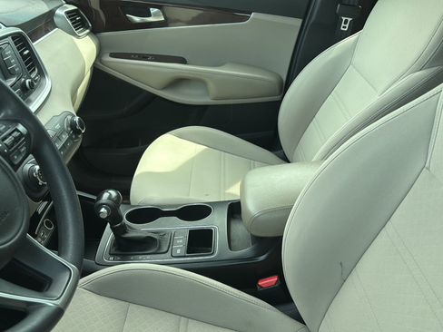 Used 2016 Kia Sorento LX AWD/4WD image 2