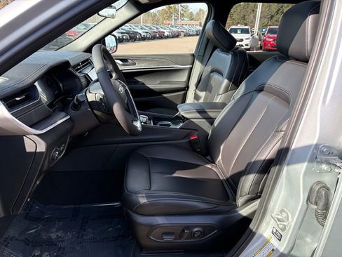 New 2025 Jeep Grand Cherokee L Limited w/ Black Appearance Package AWD/4WD image 10