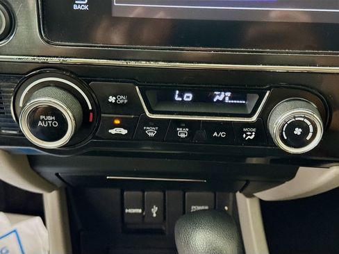Used 2014 Honda Civic Hybrid Sedan image 17