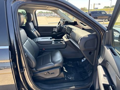 Used 2025 Ford Expedition Active AWD/4WD image 14