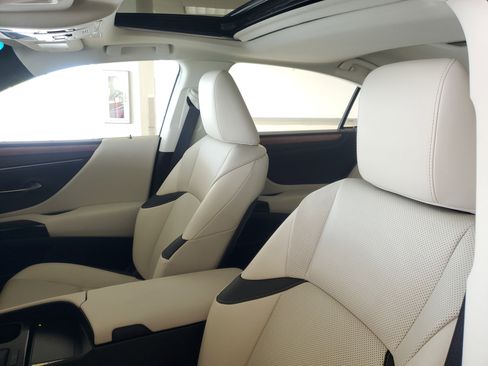 Used 2025 Lexus ES 350 w/ Premium Package image 22