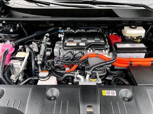 Used 2025 Toyota bZ4X FWD image 9