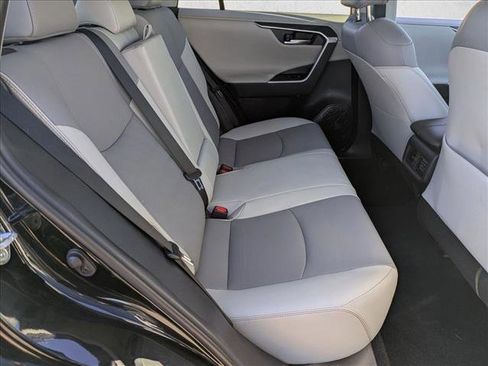 Used 2019 Toyota RAV4 Limited image 19