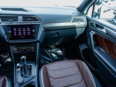 Used 2024 Volkswagen Tiguan SEL R-Line image 15