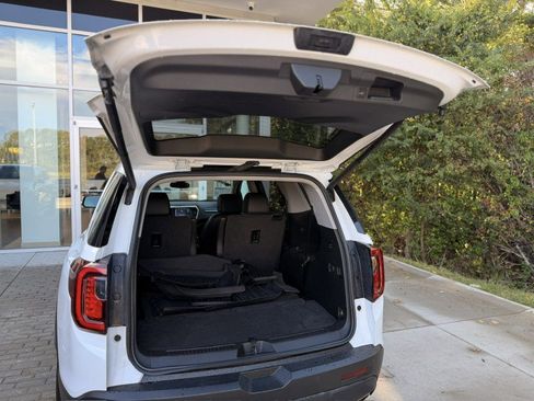 Used 2022 GMC Acadia SLT w/ Elevation Edition image 28