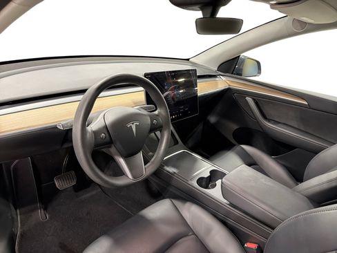 Certified 2023 Tesla Model Y Long Range AWD/4WD image 9