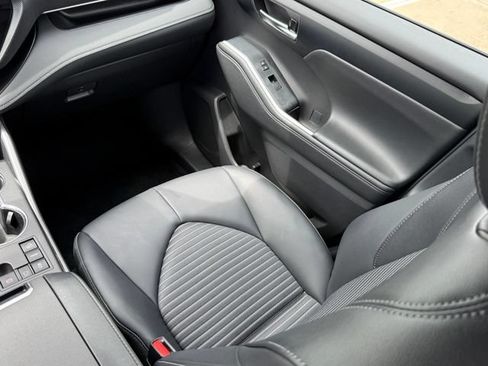 Used 2025 Toyota Highlander XSE AWD/4WD image 19