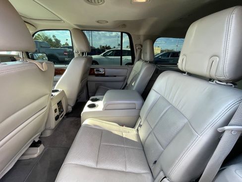 Used 2014 Lincoln Navigator 2WD image 21