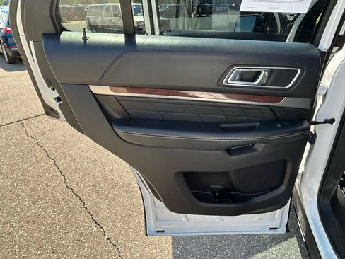 Used 2018 Ford Explorer Platinum AWD/4WD image 14