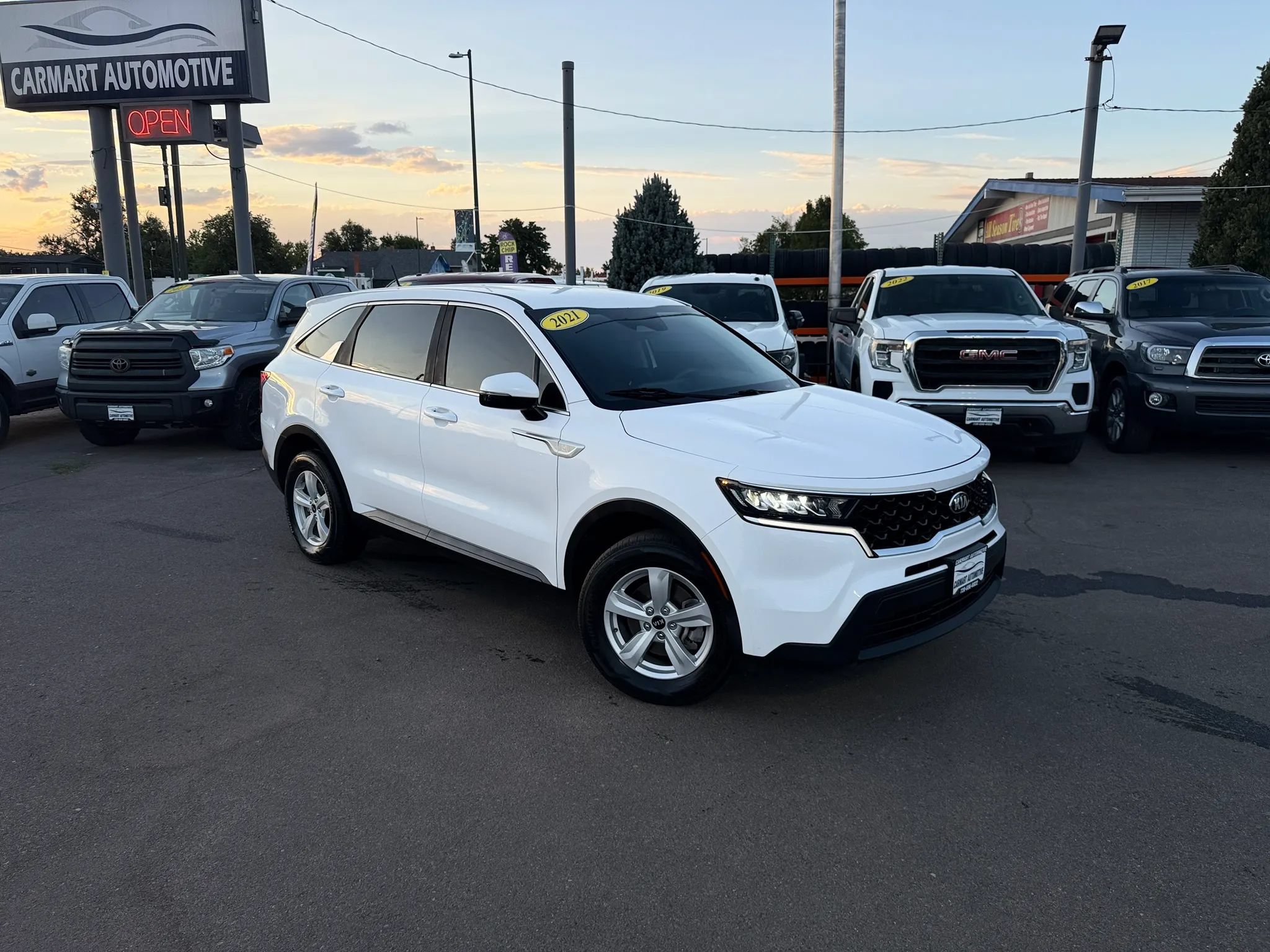 Used 2021 Kia Sorento LX AWD/4WD image 2