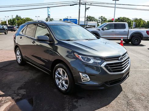 Used 2019 Chevrolet Equinox LT w/ Sun & Navigation Package AWD/4WD image 3