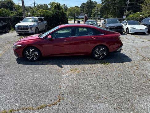 Certified 2024 Hyundai Elantra Limited FWD image 2